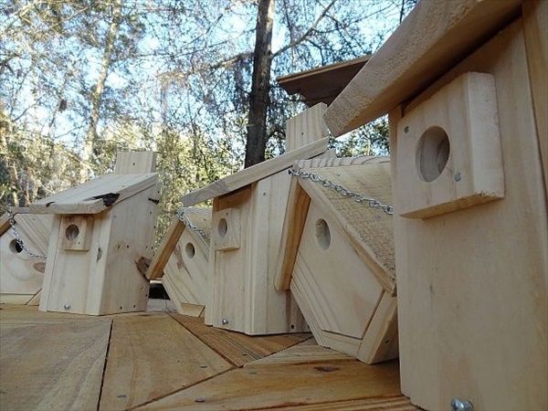 Awesome DIY Bird House made of Pallet Wood